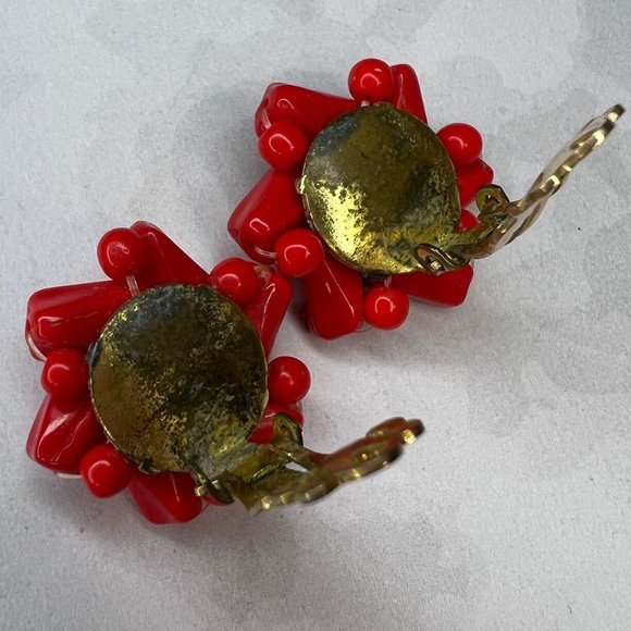 Vintage Candy Red Beaded Flower Cluster Clip On Estate Earrings - Picture 7 of 7